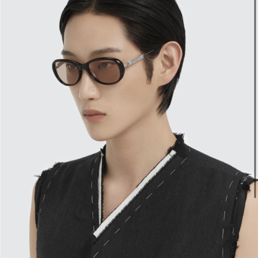 GENTLE MONSTER Black Contemporary Glasses